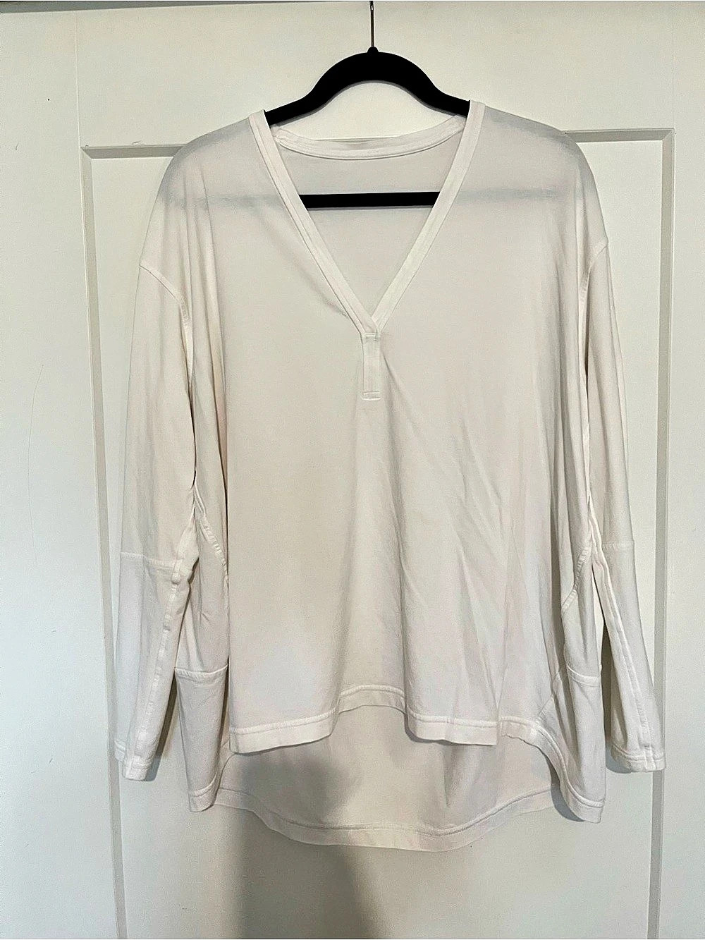 lululemon Back In Action V-Neck Long-Sleeve Shirt White size large